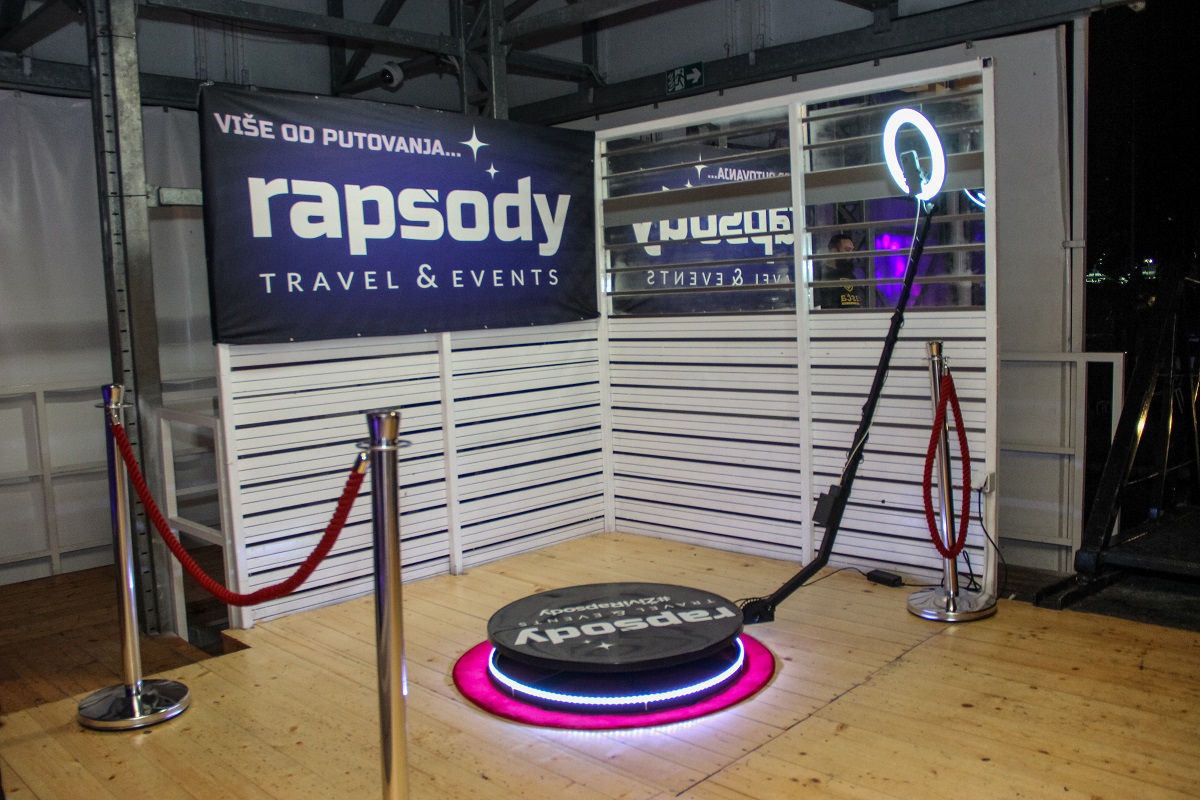 selfie-spin-rotirajuca-kamera-360-video-booth-1